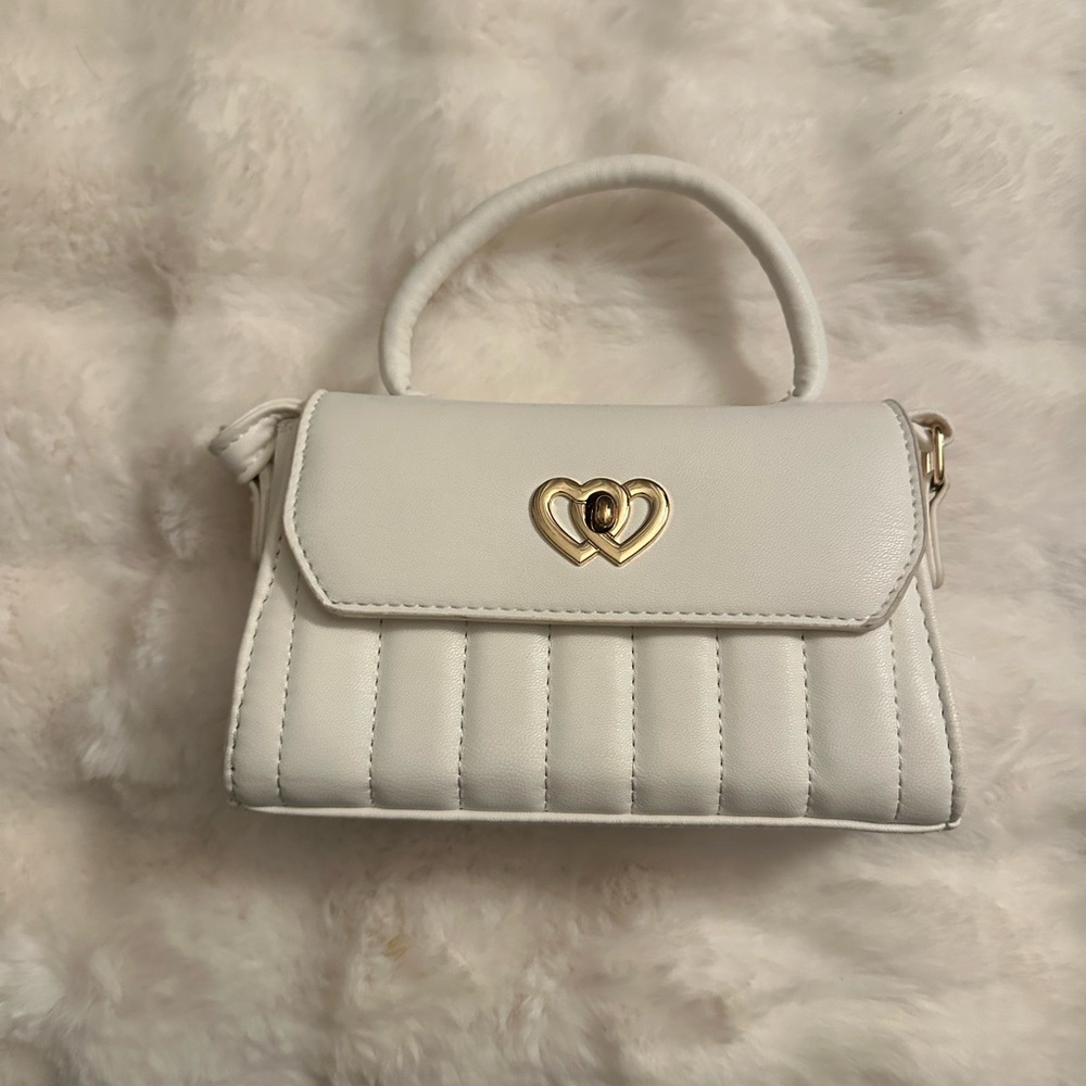 Elegant White Handbag with Heart Accent